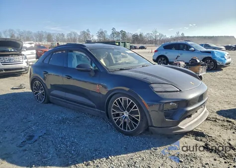 2024 Porsche Macan 4 z USA, uszkodzony, nr VIN WP1AA2XAXRL000512